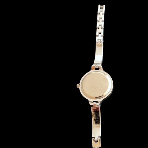 Quartz Crystal Woman’s watch subtle ivory and silver colors,no battery included - Picture 4 of 5